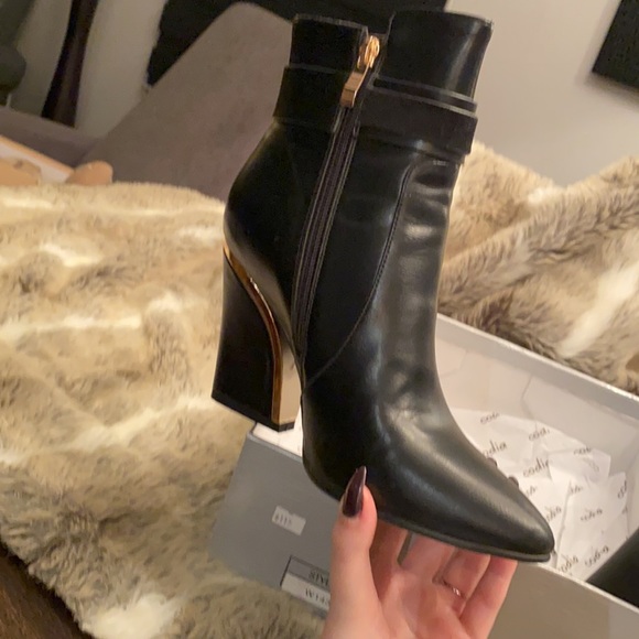 Heeled boots - Picture 2 of 3